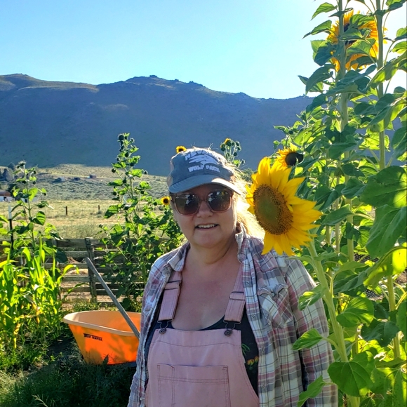 Meet your Posher, Sue - Picture 1 of 2